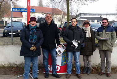 Nicht nur in Wahlkampfzeiten vor Ort: Seit über 10 Jahren steht die SPD Glienicke mit ihrem Infostand zum Trödelmarkt